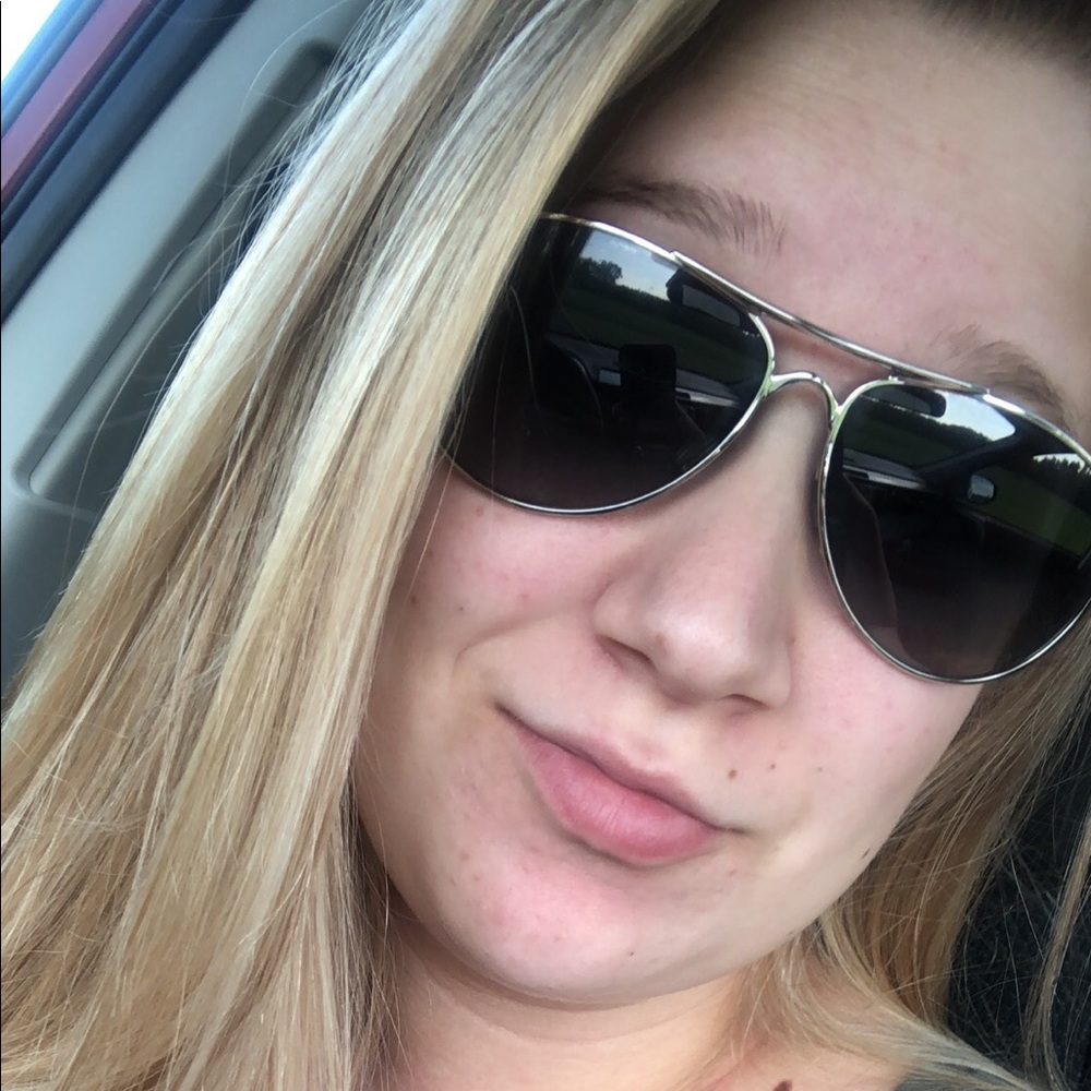 Meet your Posher, Caitlyn